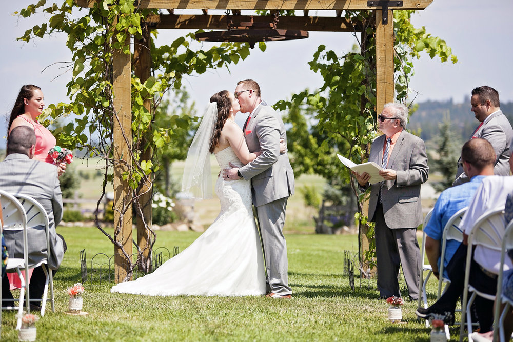 How to choose the best outdoor wedding venue